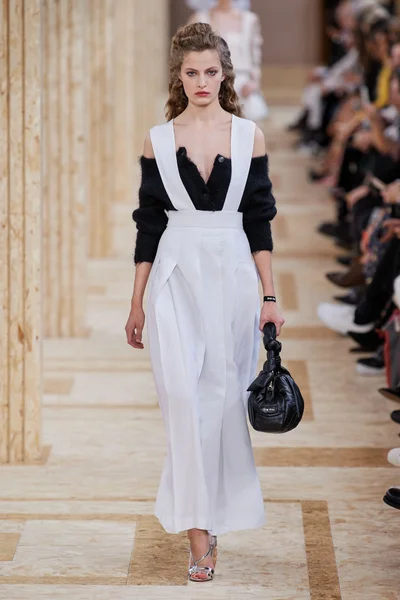 Look 50